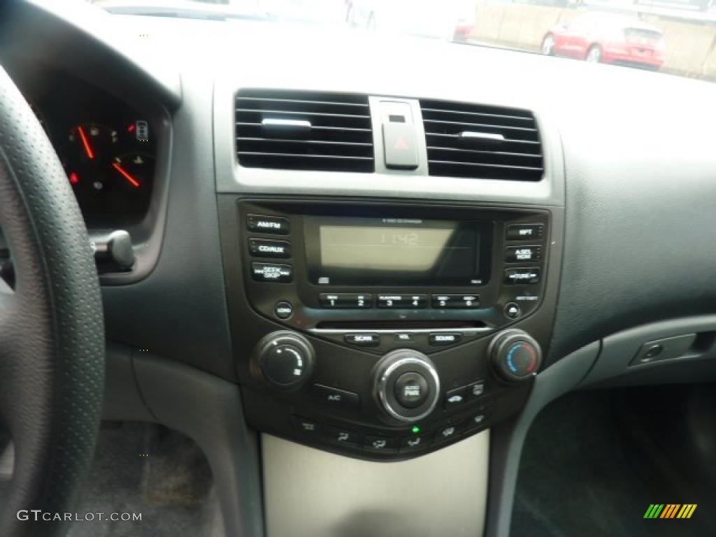 2004 Honda Accord EX Sedan Controls Photo #47611394