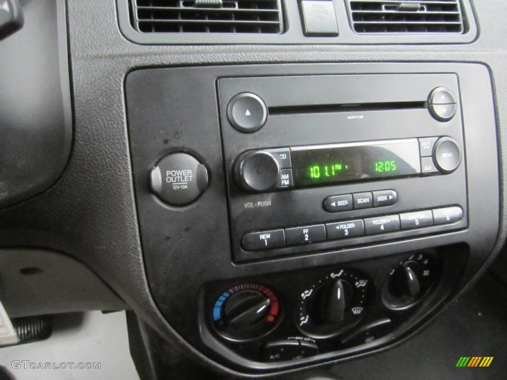 2007 Ford Focus ZXW SE Wagon Controls Photo #47617361