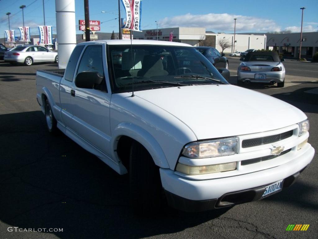 2002 S10 LS Extended Cab - Summit White / Graphite photo #1