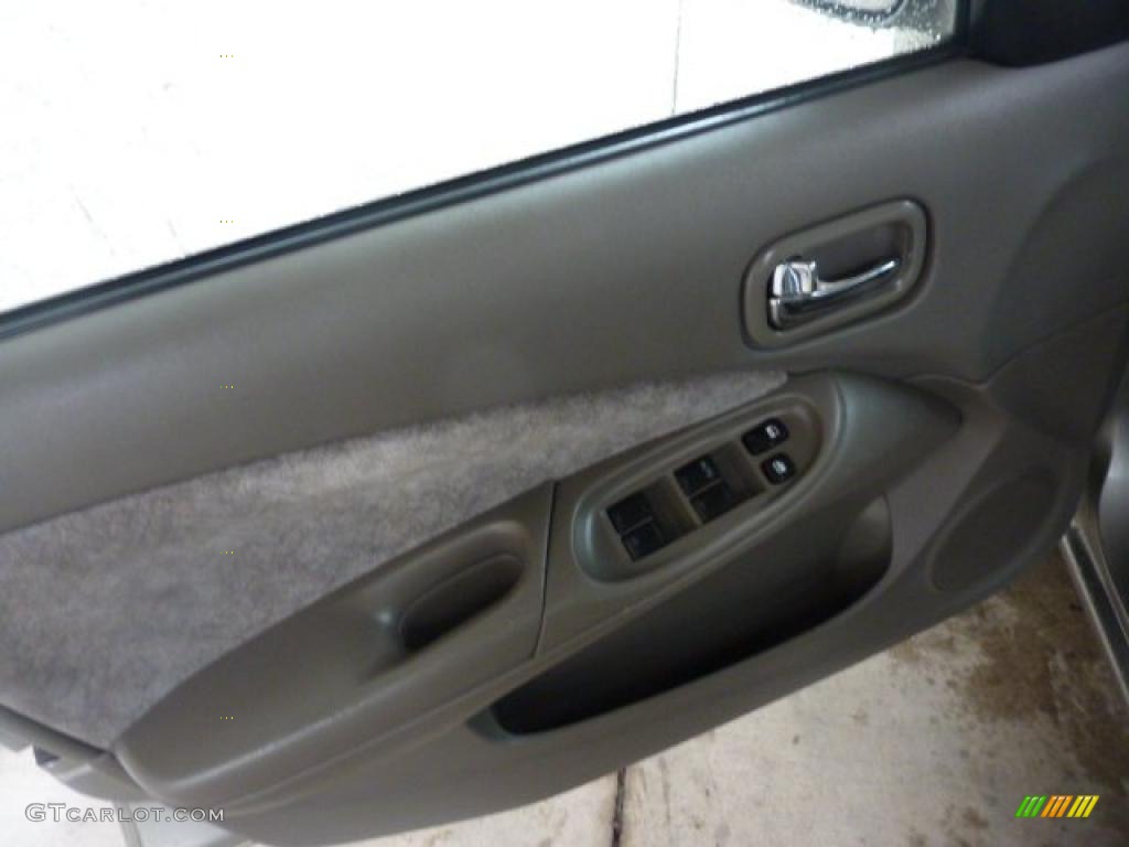 2001 Sentra SE - Radium Silver / Stone photo #11