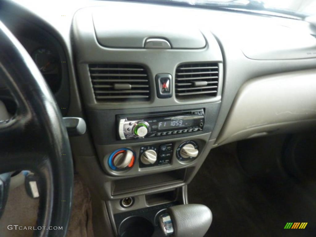 2001 Sentra SE - Radium Silver / Stone photo #13