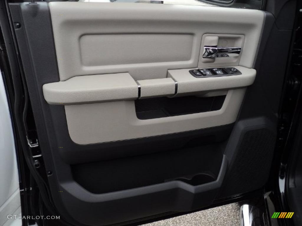 2011 Ram 1500 Big Horn Crew Cab 4x4 - Brilliant Black Crystal Pearl / Dark Slate Gray/Medium Graystone photo #7