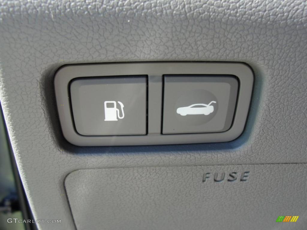 2011 Hyundai Sonata SE Controls Photo #47624849