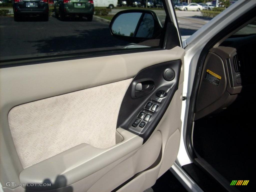 2004 Elantra GLS Sedan - Nordic White / Gray photo #7