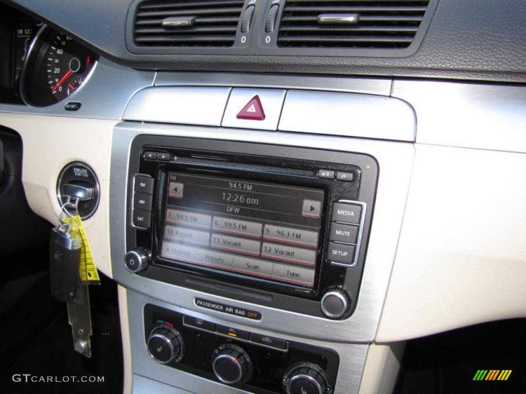 2010 Volkswagen CC Luxury Controls Photo #47628974