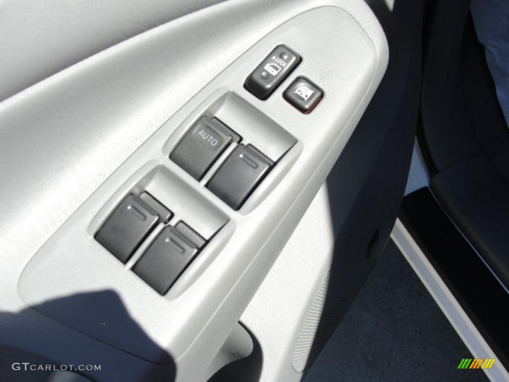 2011 Tacoma V6 TRD PreRunner Double Cab - Super White / Graphite Gray photo #23
