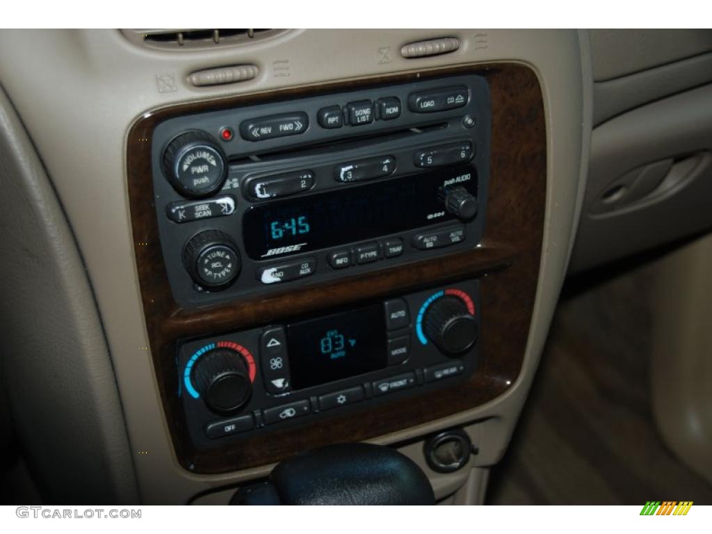 2004 Buick Rainier CXL Controls Photo #47633024
