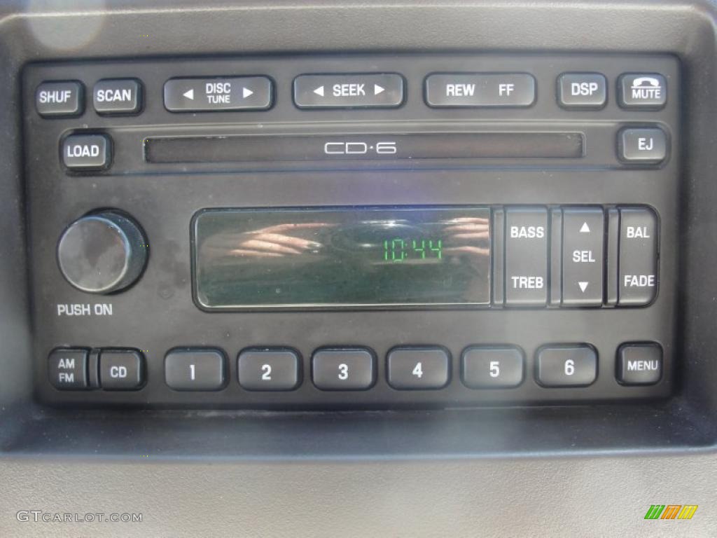 2003 Ford Expedition Eddie Bauer Controls Photo #47633243