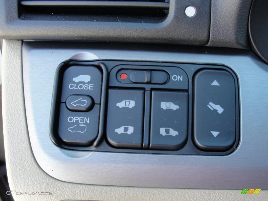 2009 Honda Odyssey Touring Controls Photo #47634416