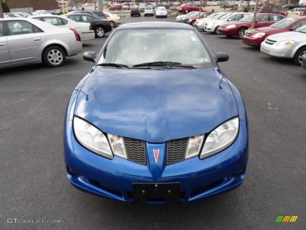 2004 Sunfire Coupe - Electric Blue Metallic / Graphite photo #2