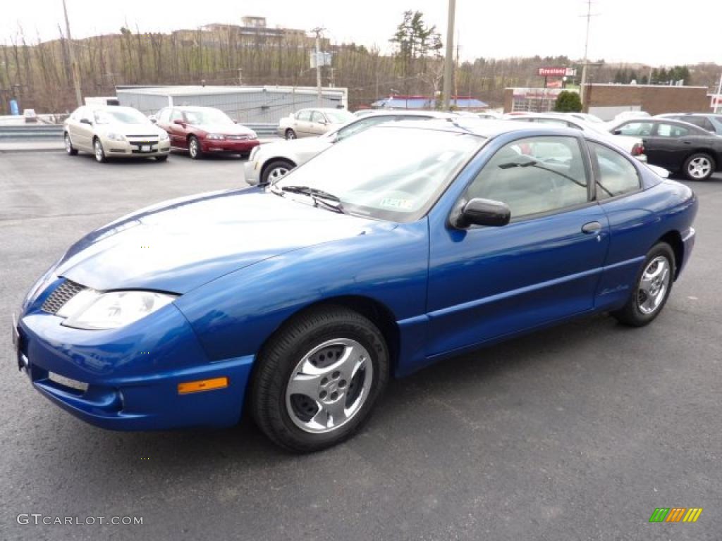 2004 Sunfire Coupe - Electric Blue Metallic / Graphite photo #3