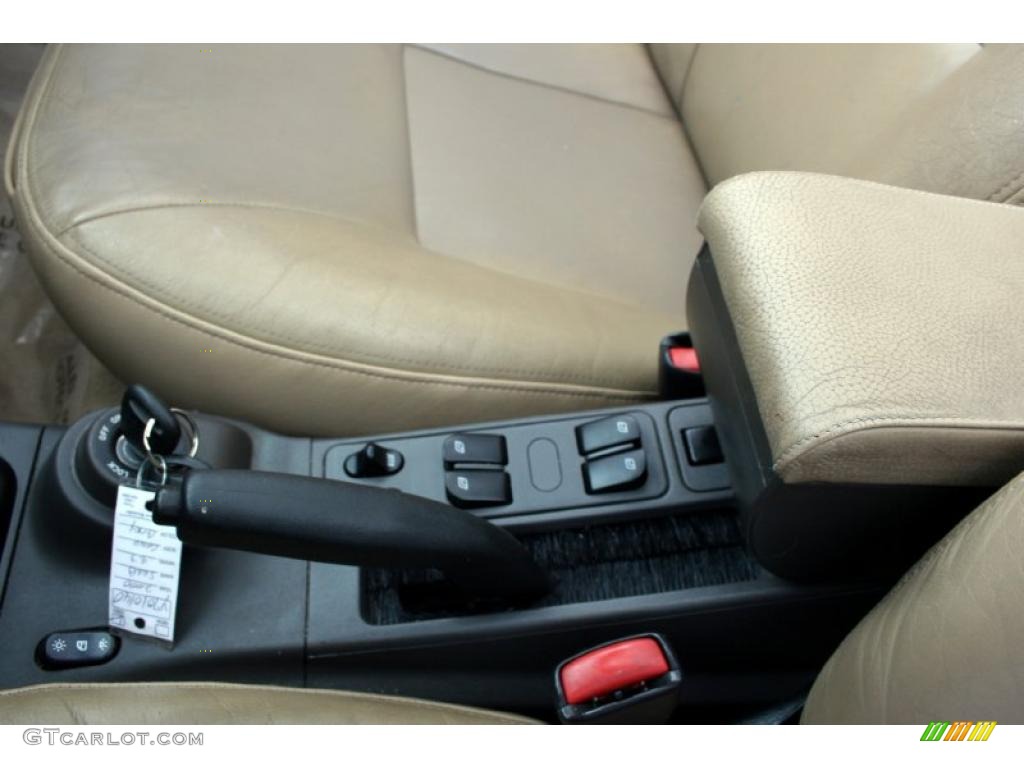 2000 Saab 9-3 SE Convertible Controls Photos