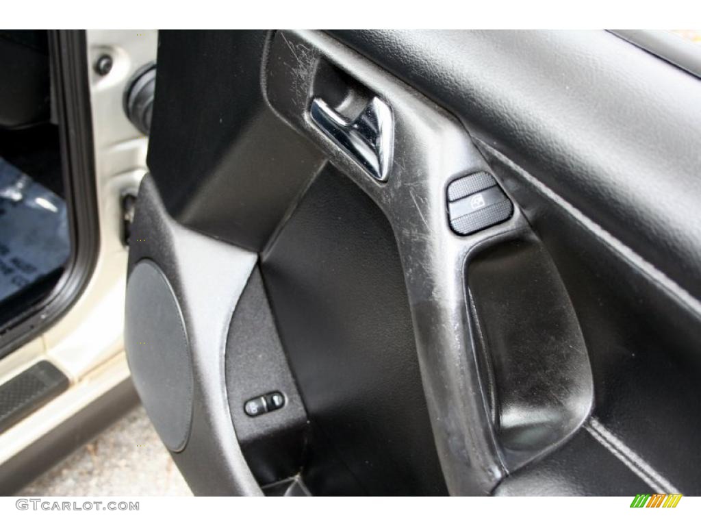 2001 Cabrio GLX - Desert Wind Metallic / Black photo #30