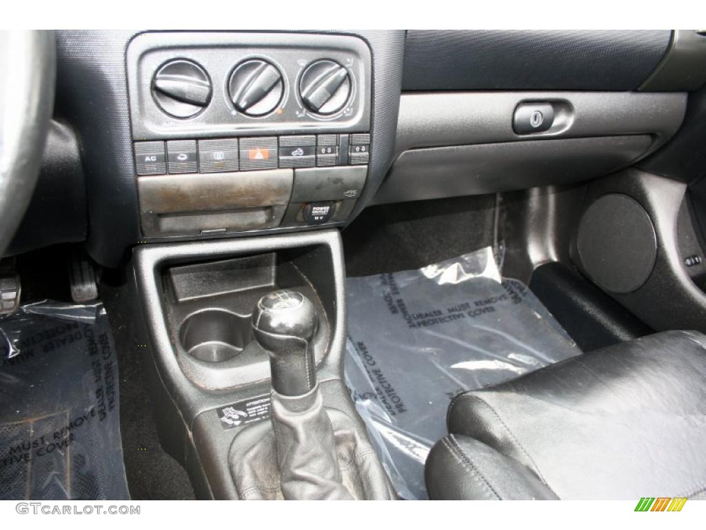 2001 Cabrio GLX - Desert Wind Metallic / Black photo #51