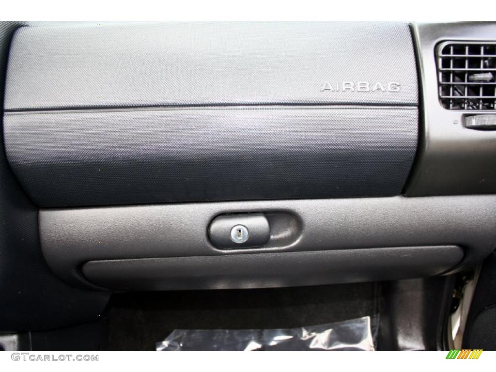 2001 Cabrio GLX - Desert Wind Metallic / Black photo #57