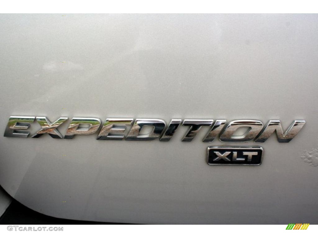 2004 Ford Expedition XLT 4x4 Marks and Logos Photos
