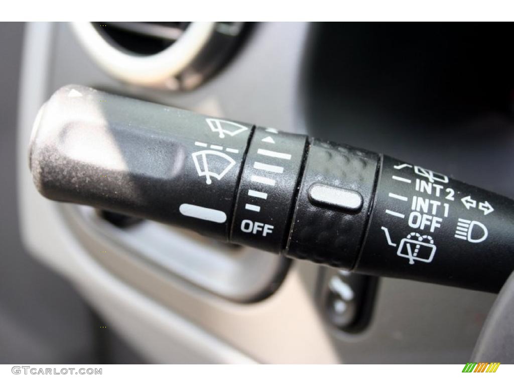 2004 Ford Expedition XLT 4x4 Controls Photo #47647372
