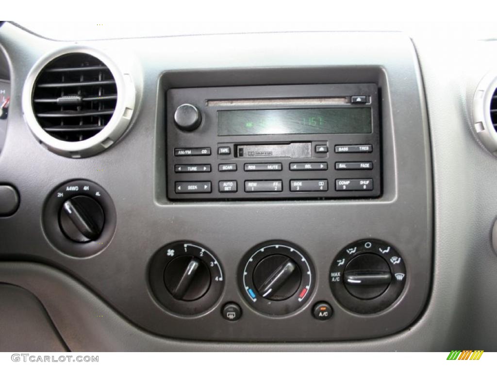 2004 Ford Expedition XLT 4x4 Controls Photo #47647531