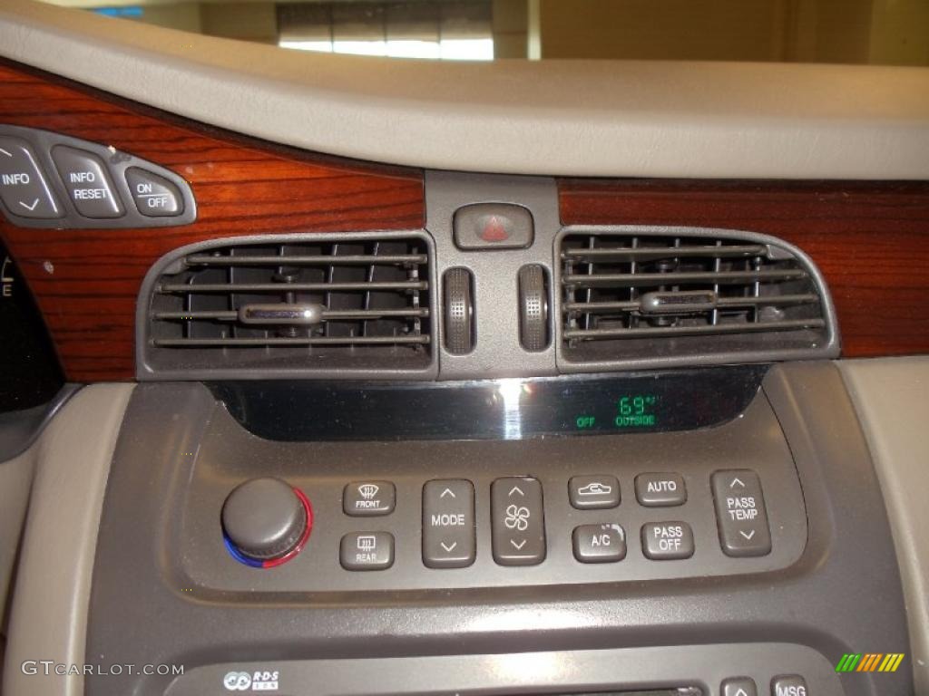 2002 Cadillac DeVille DTS Controls Photo #47647810