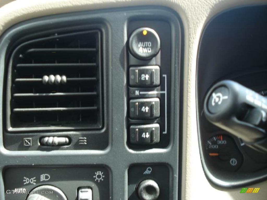 2004 Chevrolet Silverado 2500HD LT Crew Cab 4x4 Controls Photo #47647969