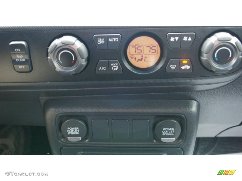 2009 Honda Ridgeline RTS Controls Photo #47650750