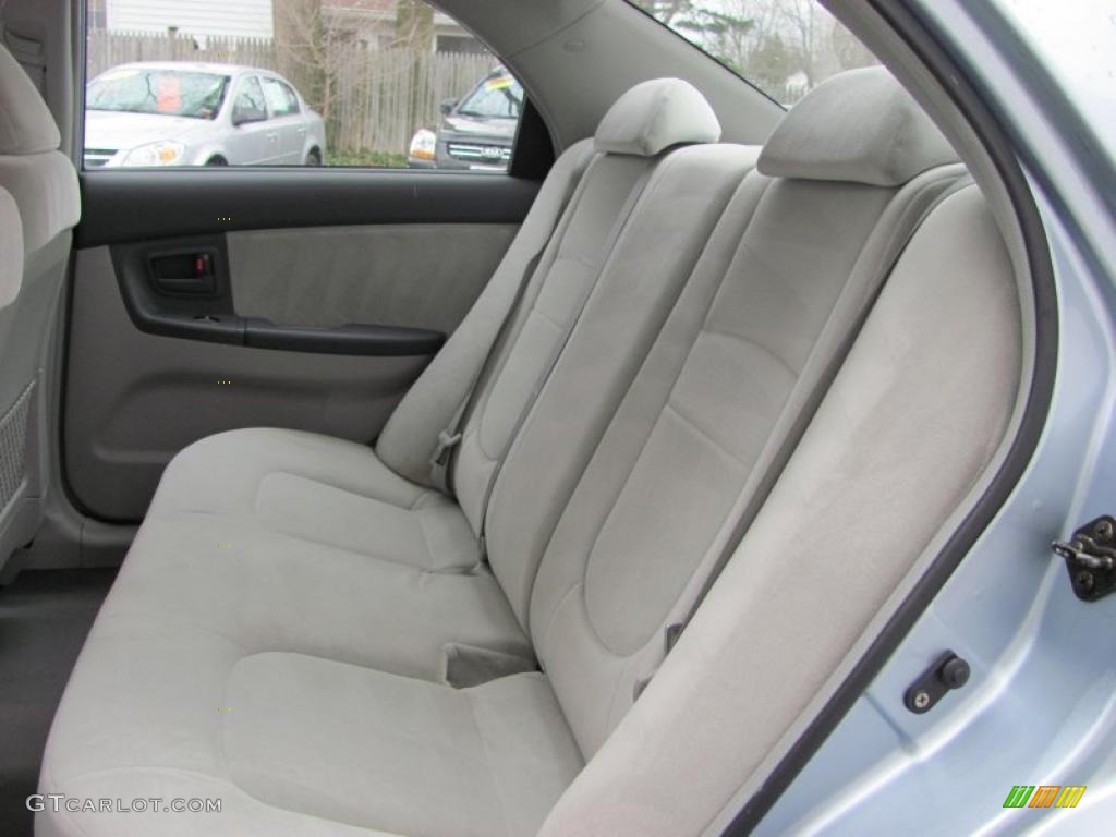 Gray Interior 2004 Kia Spectra LX Sedan Photo #47651323
