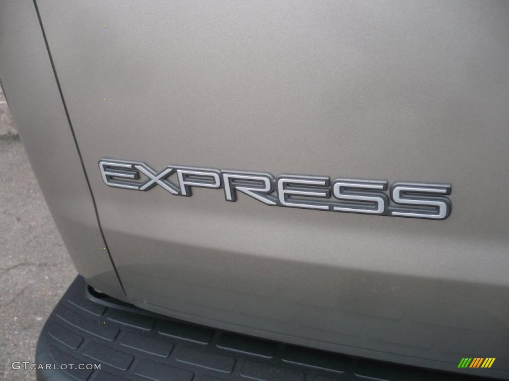 2002 Express 1500 LT Passenger Van - Light Pewter Metallic / Neutral photo #12