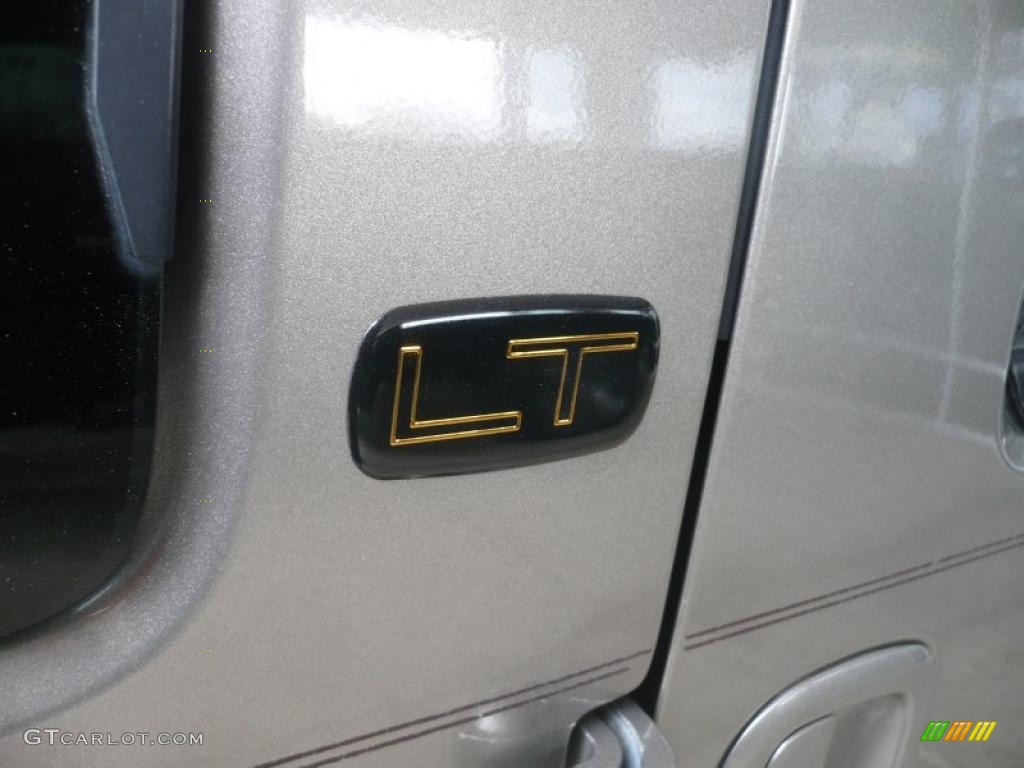 2002 Chevrolet Express 1500 LT Passenger Van Marks and Logos Photos