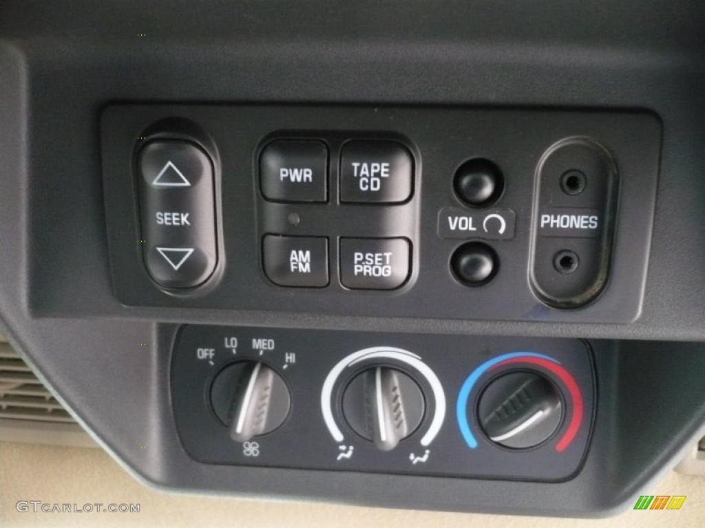 2002 Chevrolet Express 1500 LT Passenger Van Controls Photo #47651971