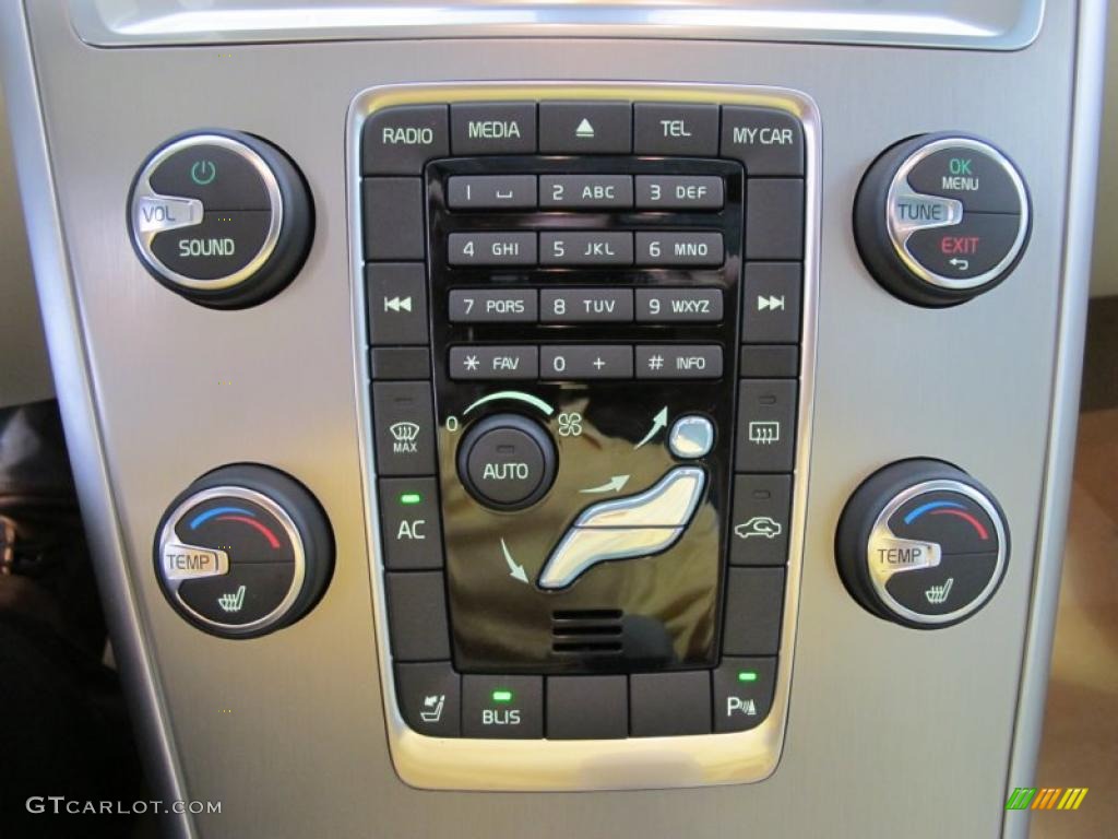 2011 Volvo XC60 T6 AWD Controls Photo #47652070