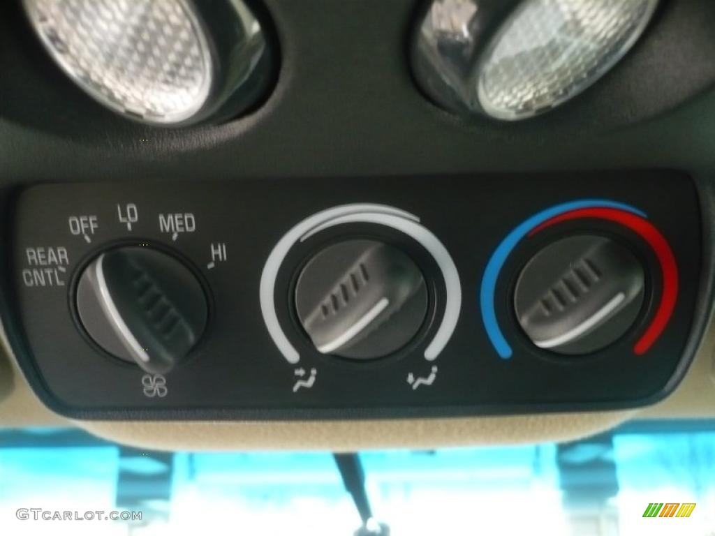 2002 Chevrolet Express 1500 LT Passenger Van Controls Photo #47652097