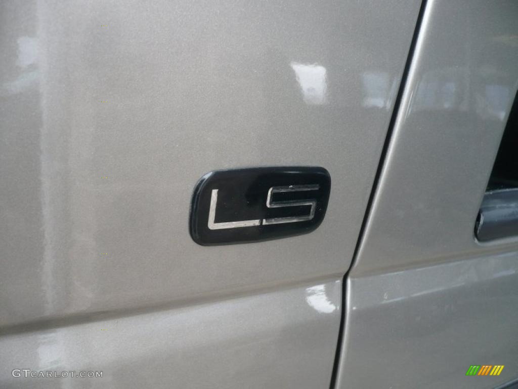 1999 Chevrolet Suburban K1500 LS 4x4 Marks and Logos Photo #47652364