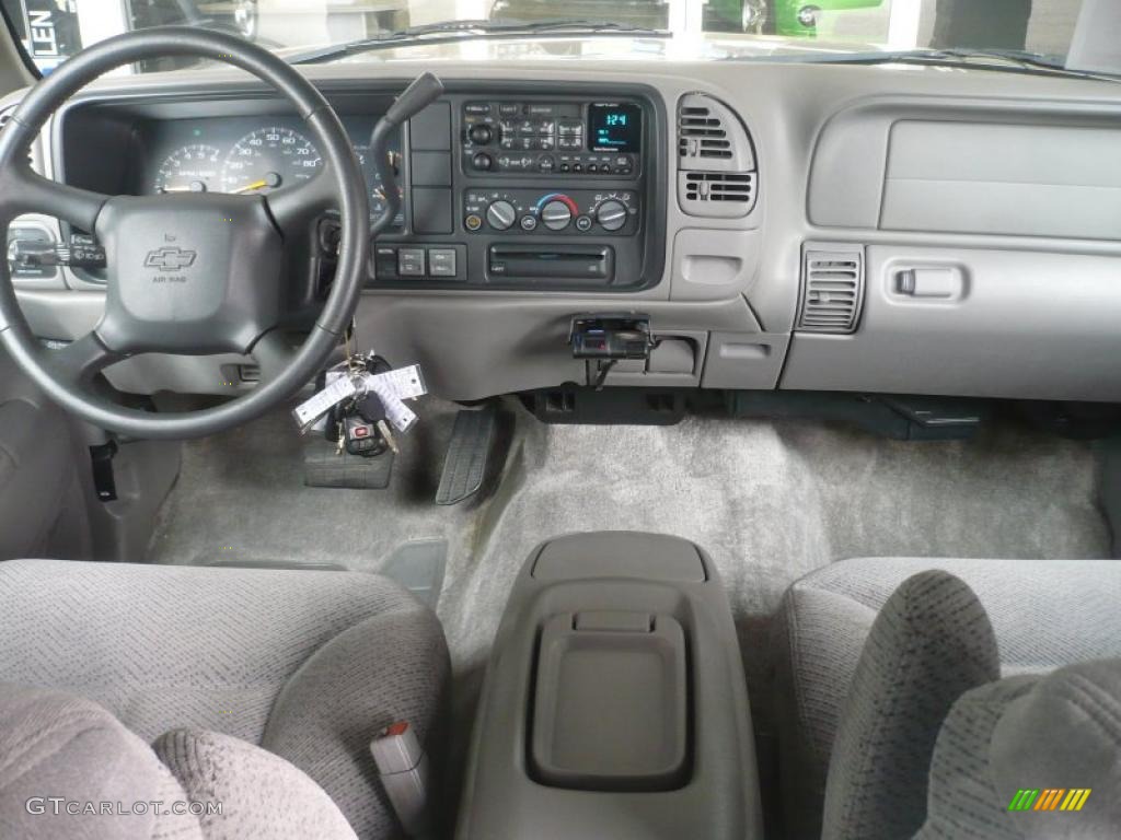 1999 Chevrolet Suburban K1500 LS 4x4 Gray Dashboard Photo #47652421