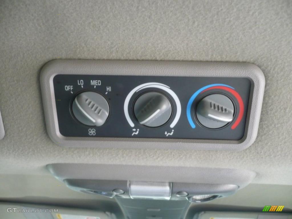 1999 Chevrolet Suburban K1500 LS 4x4 Controls Photo #47652436
