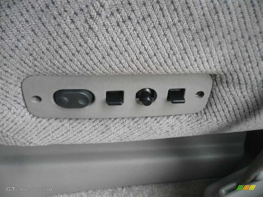 1999 Chevrolet Suburban K1500 LS 4x4 Controls Photo #47652496