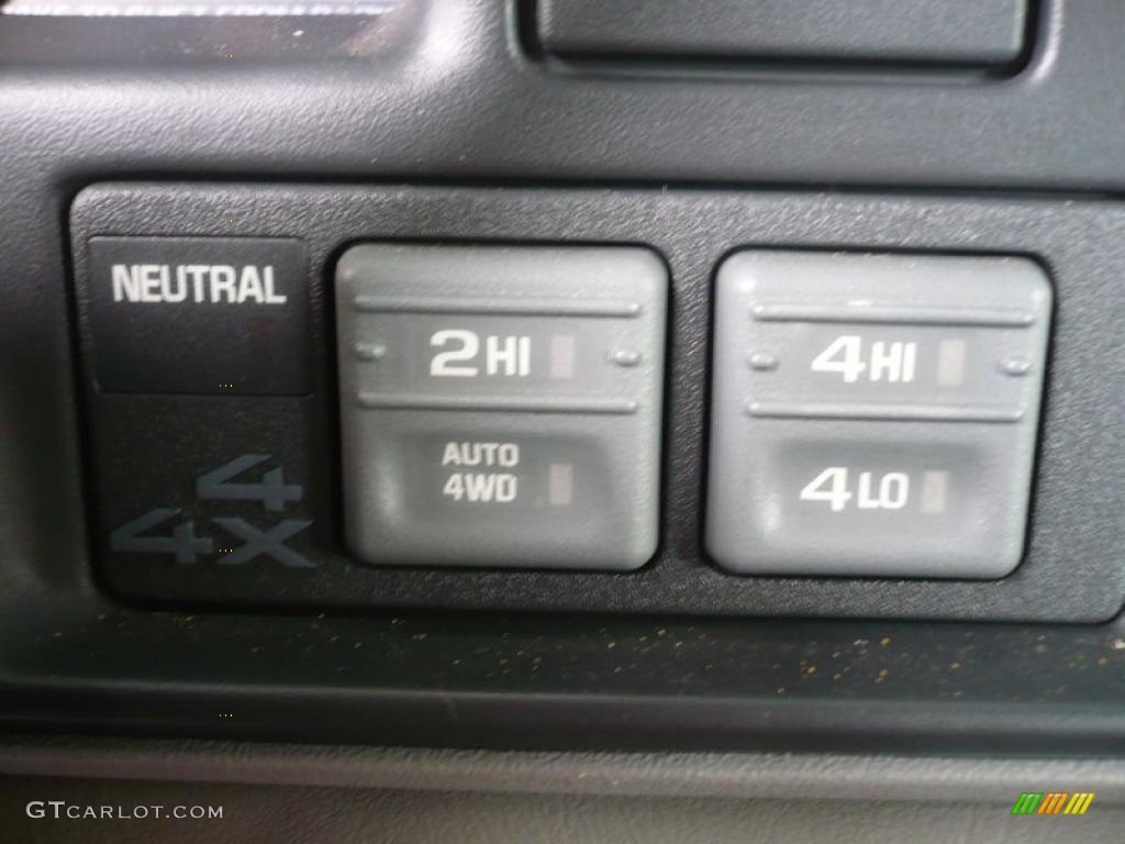 1999 Chevrolet Suburban K1500 LS 4x4 Controls Photo #47652526