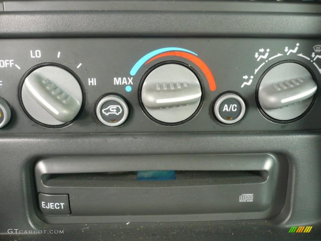 1999 Chevrolet Suburban K1500 LS 4x4 Controls Photo #47652556