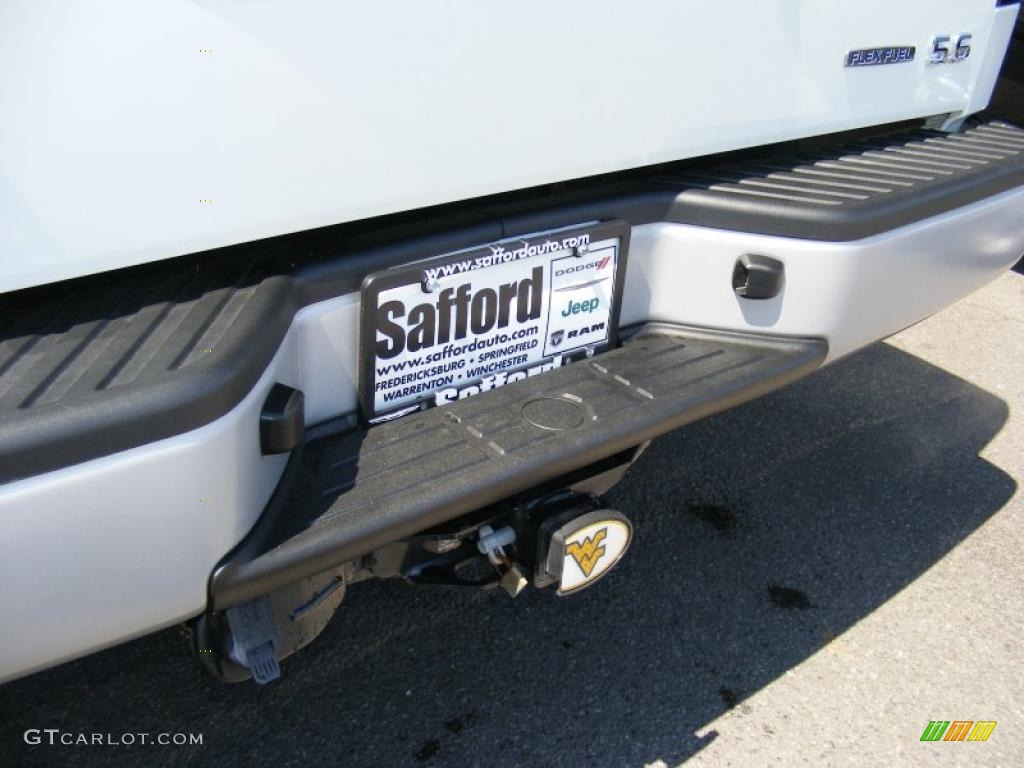 2009 Titan XE Crew Cab 4x4 - Blizzard White / Charcoal photo #23