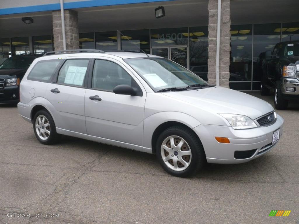 2005 Focus ZXW SE Wagon - Liquid Grey Metallic / Dark Flint/Light Flint photo #1