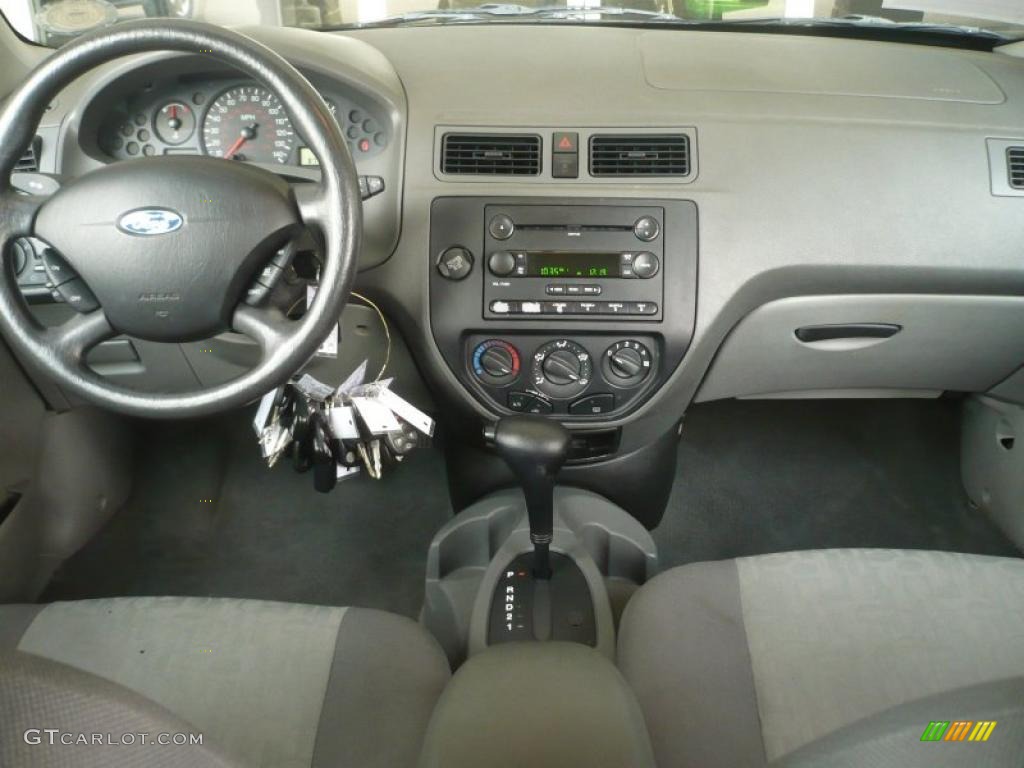 2005 Focus ZXW SE Wagon - Liquid Grey Metallic / Dark Flint/Light Flint photo #16