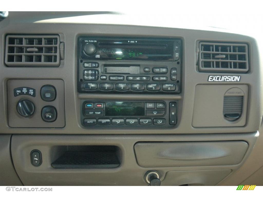2002 Ford Excursion Limited 4x4 Controls Photo #47657947