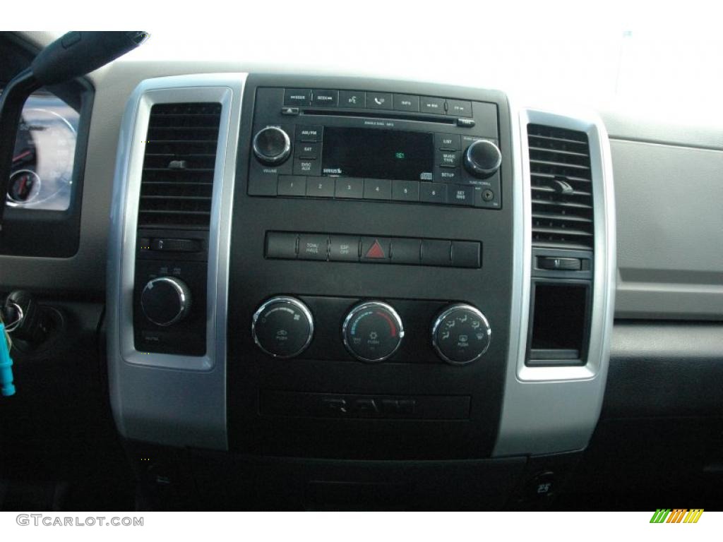 2009 Dodge Ram 1500 SLT Crew Cab 4x4 Controls Photo #47658169