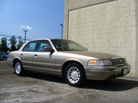 2002 Ford Crown Victoria LX Data, Info and Specs