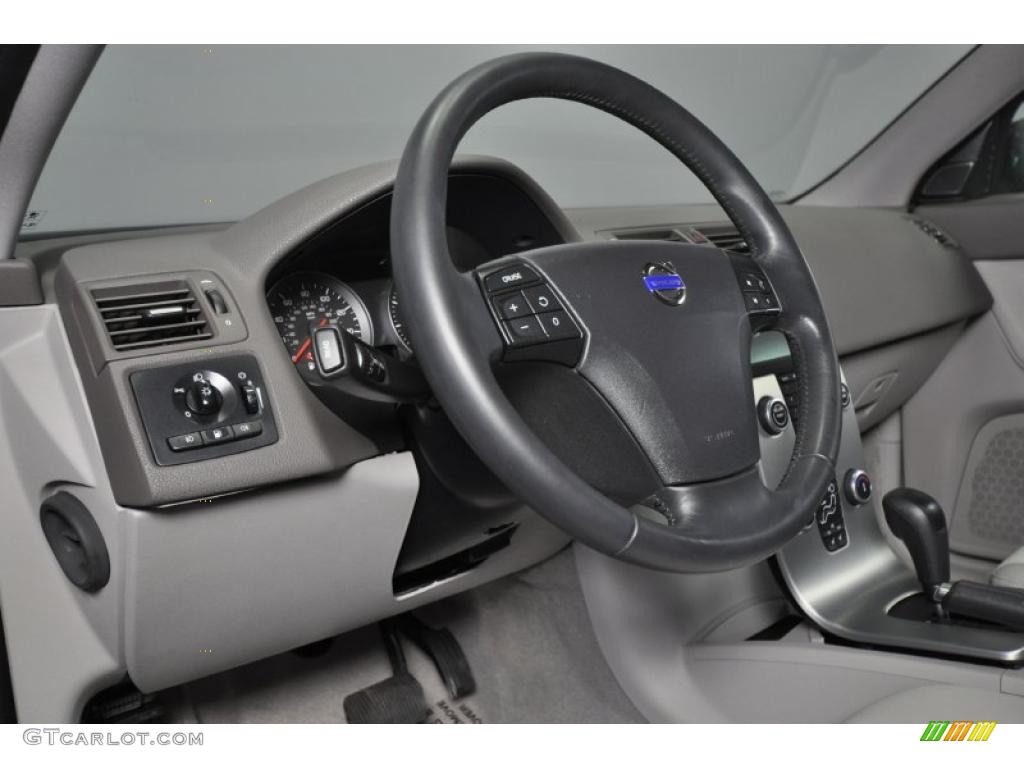 2008 Volvo S40 2.4i Umbra Brown/Quartz Beige Steering Wheel Photo #47659531