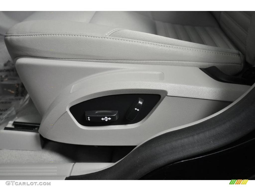 2008 Volvo S40 2.4i Controls Photo #47659561