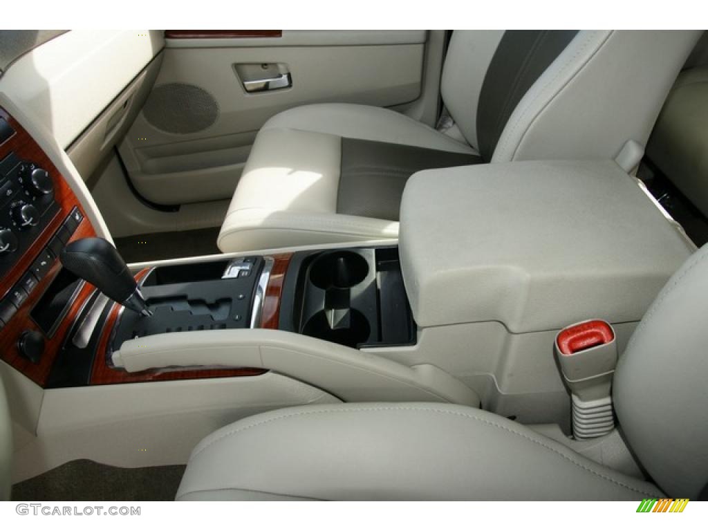 2005 Grand Cherokee Limited 4x4 - Black / Dark Khaki/Light Graystone photo #15