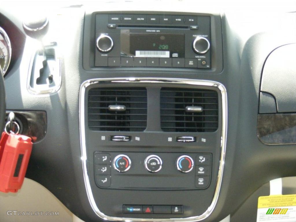 2011 Dodge Grand Caravan Cargo Van Controls Photo #47661016