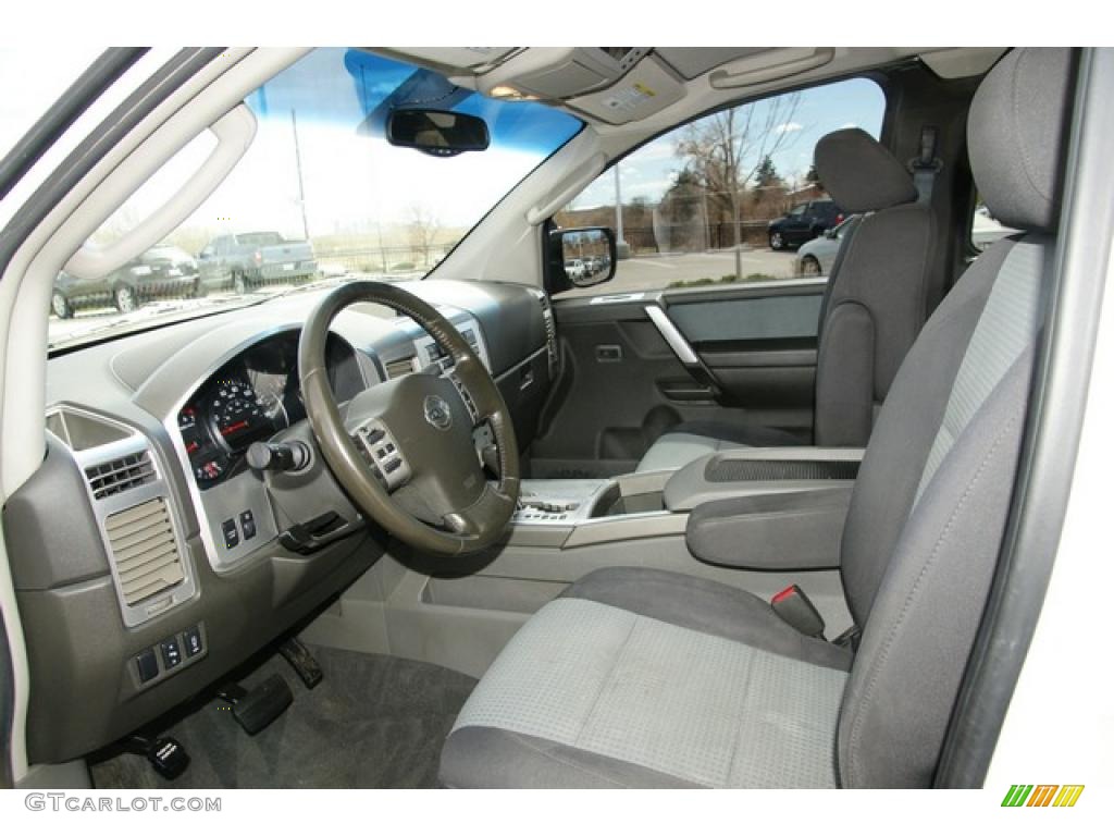 Graphite/Titanium Interior 2005 Nissan Titan SE King Cab 4x4 Photo #47661679