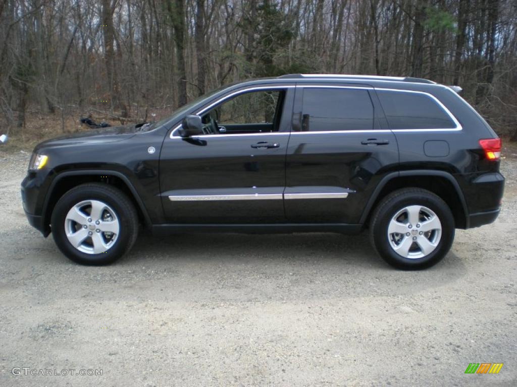 Brilliant Black Crystal Pearl 2011 Jeep Grand Cherokee Laredo X Package 4x4 Exterior Photo #47667928