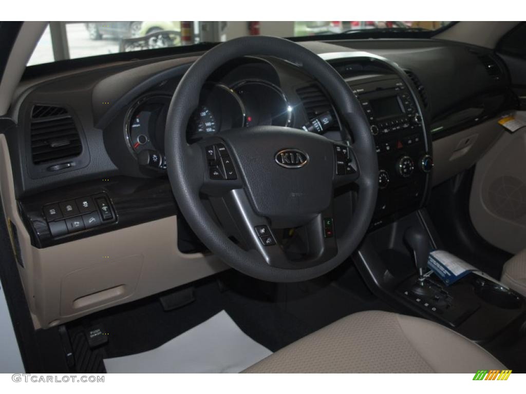 2011 Sorento LX - Snow White Pearl / Beige photo #12